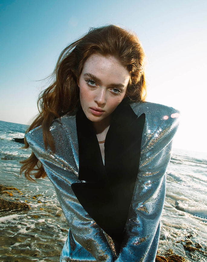 Larsen_Thompson_Redvalentino_mood_magazine_09.jpg