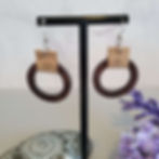 boucles oreilles sur un présentoir