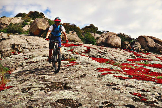 Tour privati di lusso in e-bike in Sardegna