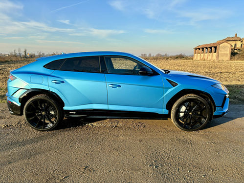 Lamborghini URUS S luxury car for rent Sardinia