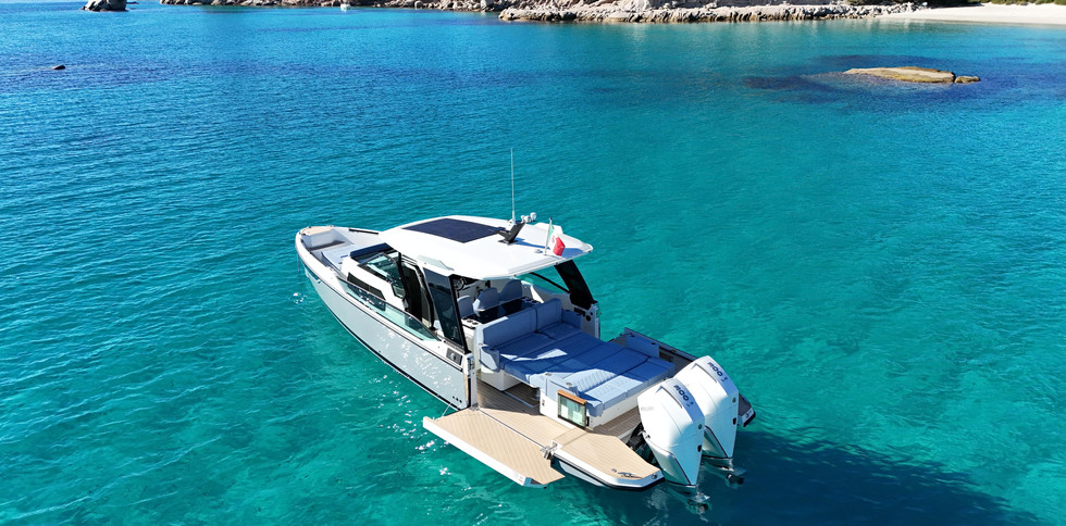SAXDOR 320 GTO WHITE | Full Optional Luxury Walk around Yacht Sardinia Palau