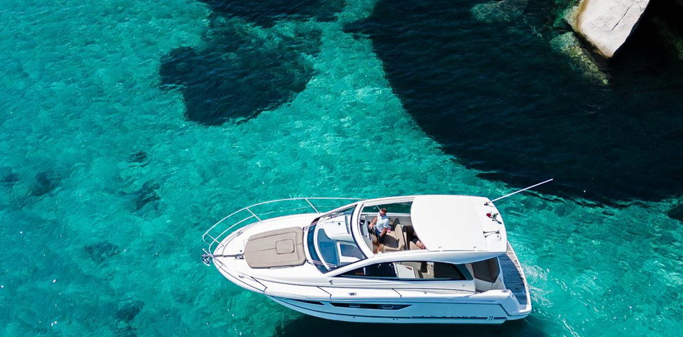 JEANNEAU 9HT Leader  | Daily Boat Charter Sardinia Costa Smeralda Cannigione