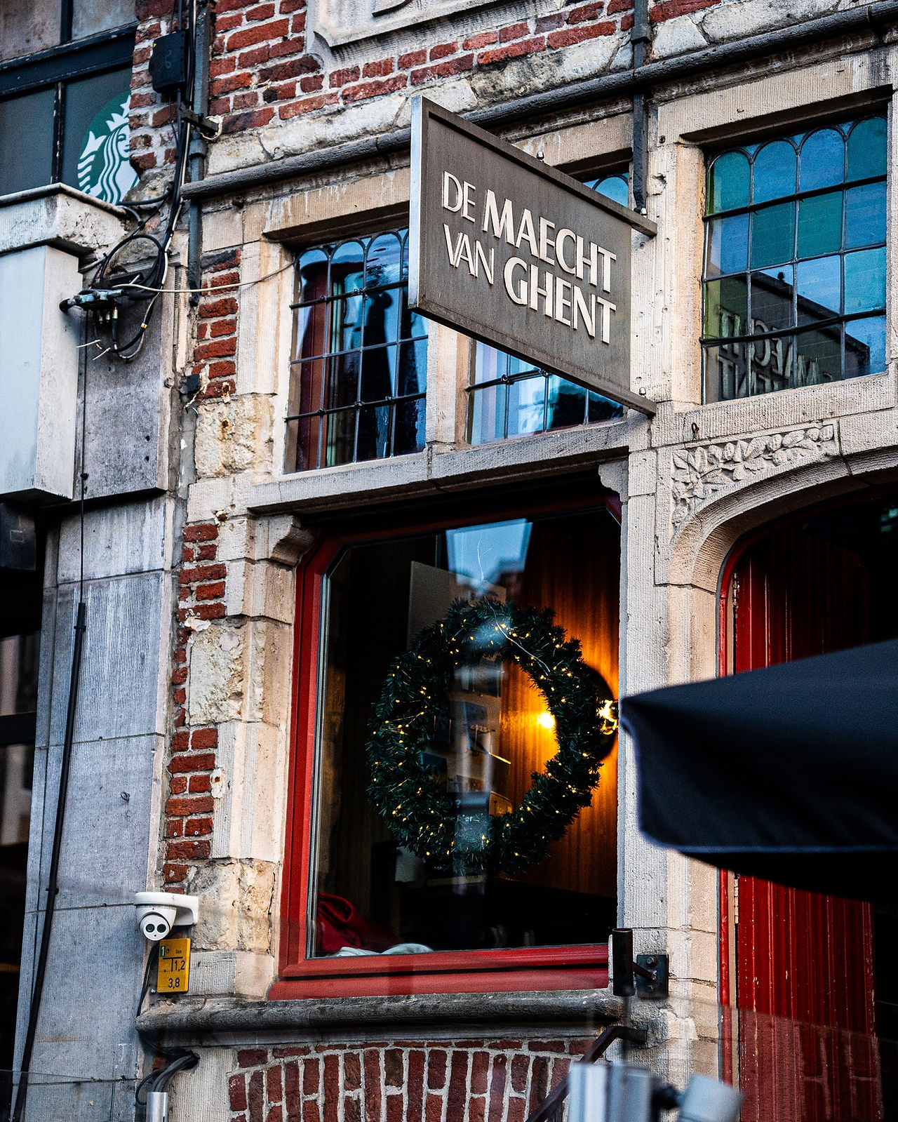 De Maecht van Ghent, het historische cocktail- en danscafé op de Korenmarkt in Gent