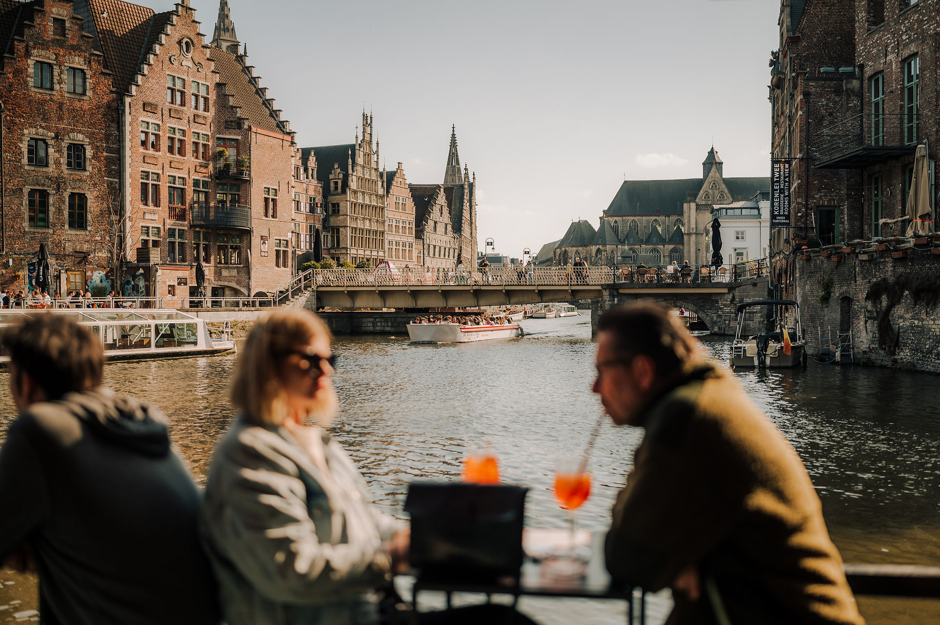 Zomerbar aan het water in Gent