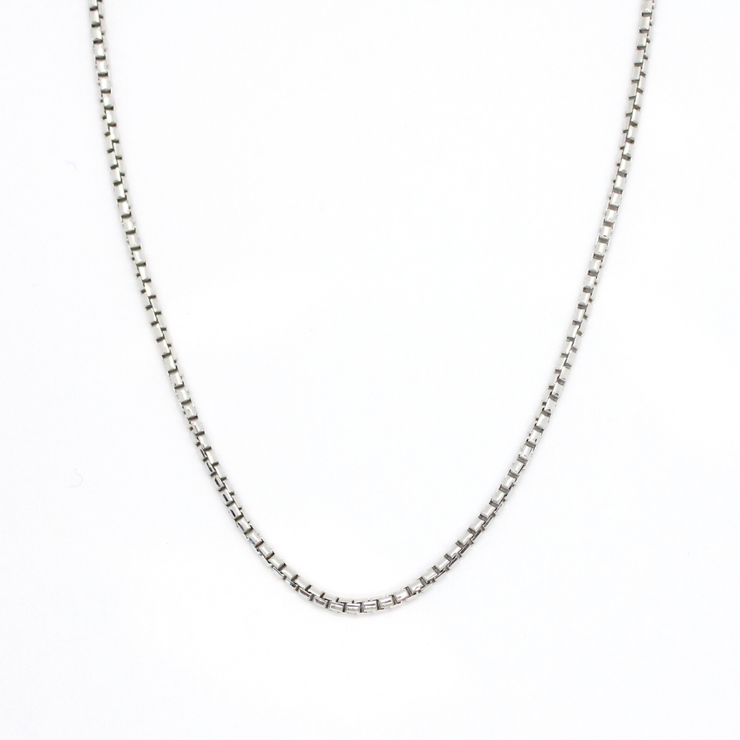 WHITE GOLD SOLID ROUNDED BOX CHAIN (20")