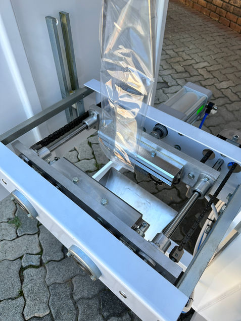 Draw down form fill and seal machine jaw box