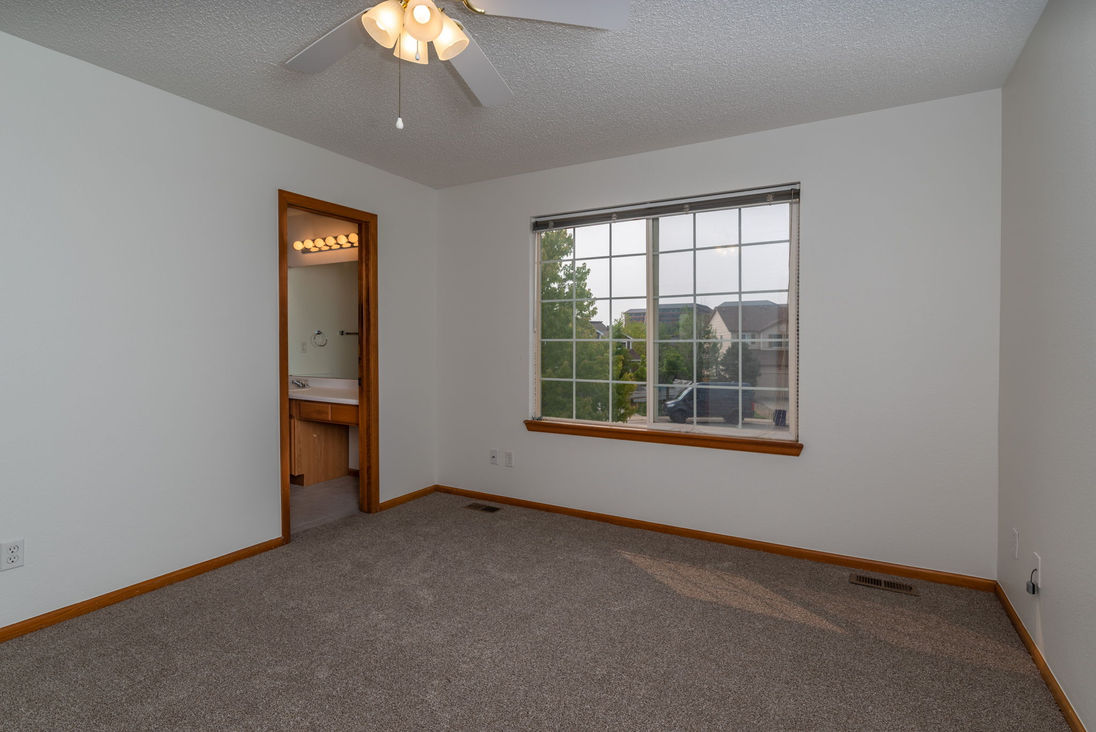 14-web-or-mls-2911 Coneflower Ct-8915.jpg