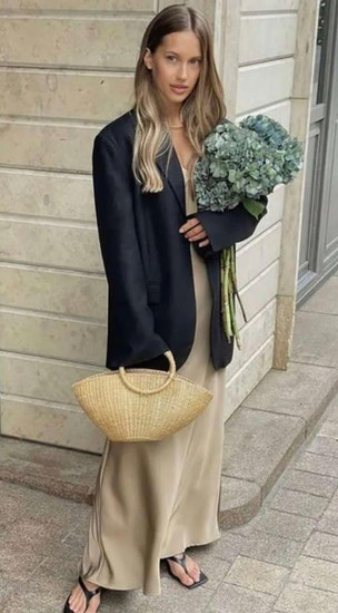 Girls wearing a dress and flip flops
