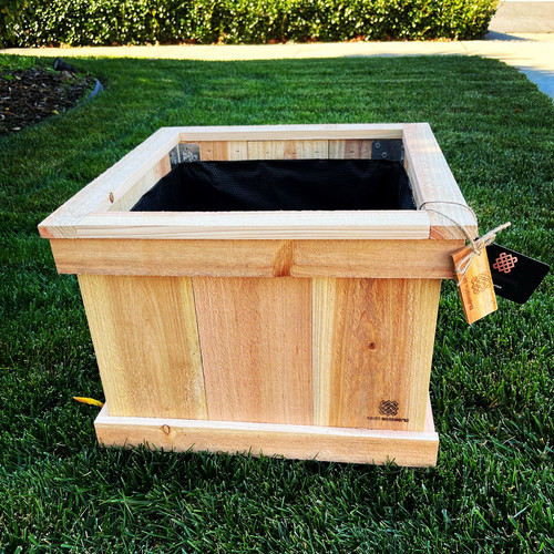 Square cedar planter box Mateo Woodworks