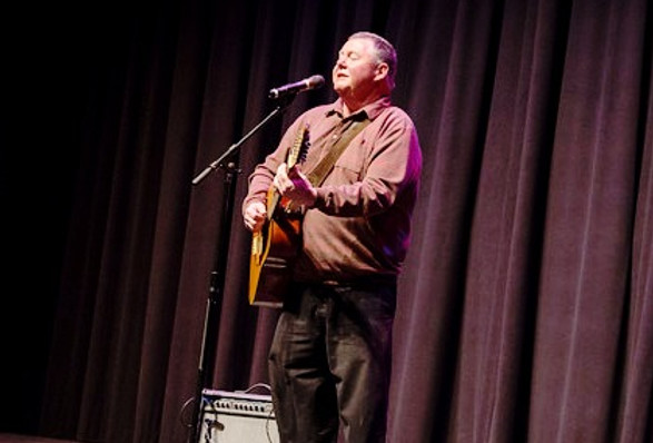 Dan leyes live_edited.jpg