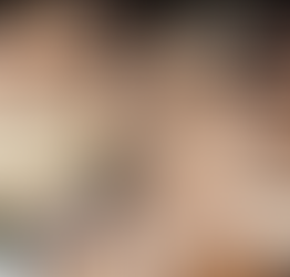 産卵の為に穴を掘ってるところ