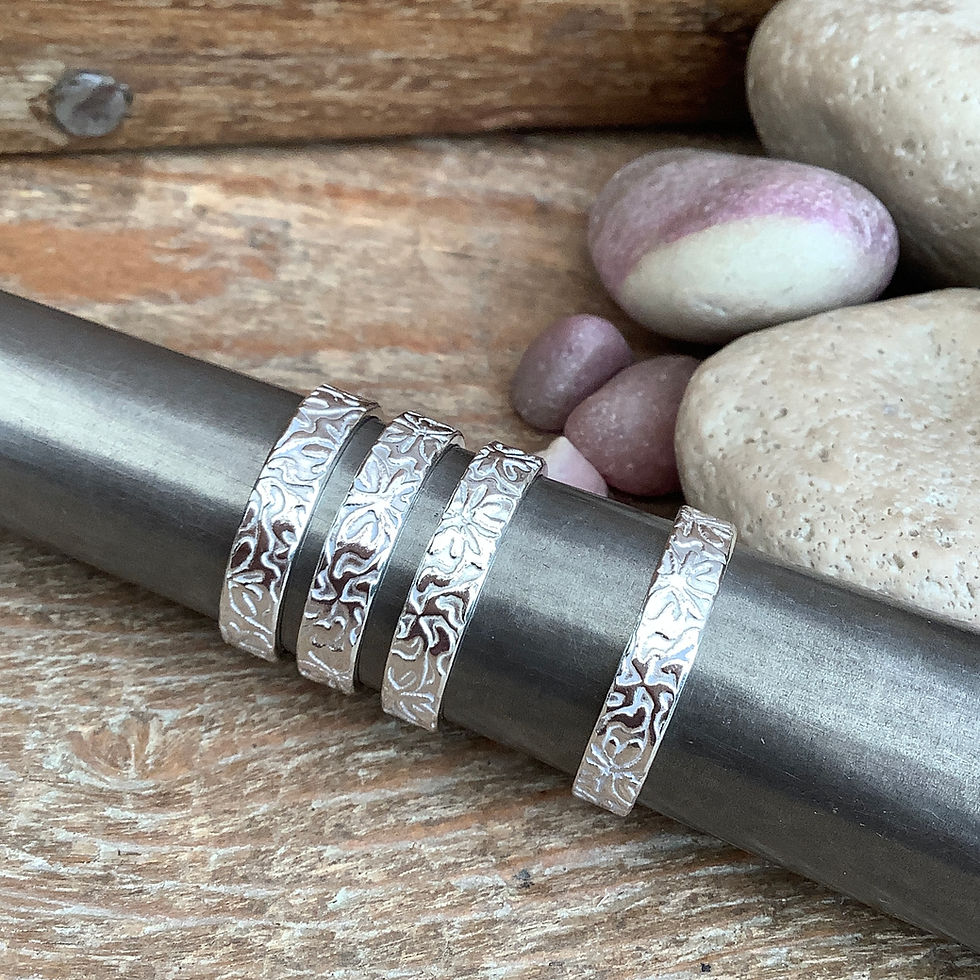 Thumbnail: Sterling Silver Floral Pattern Band Ring 