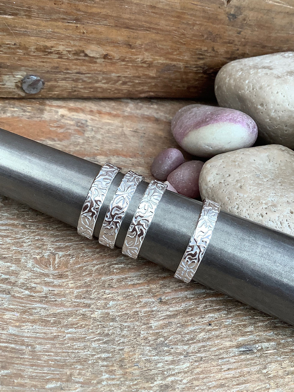 Thumbnail: Sterling Silver Floral Pattern Band Ring 