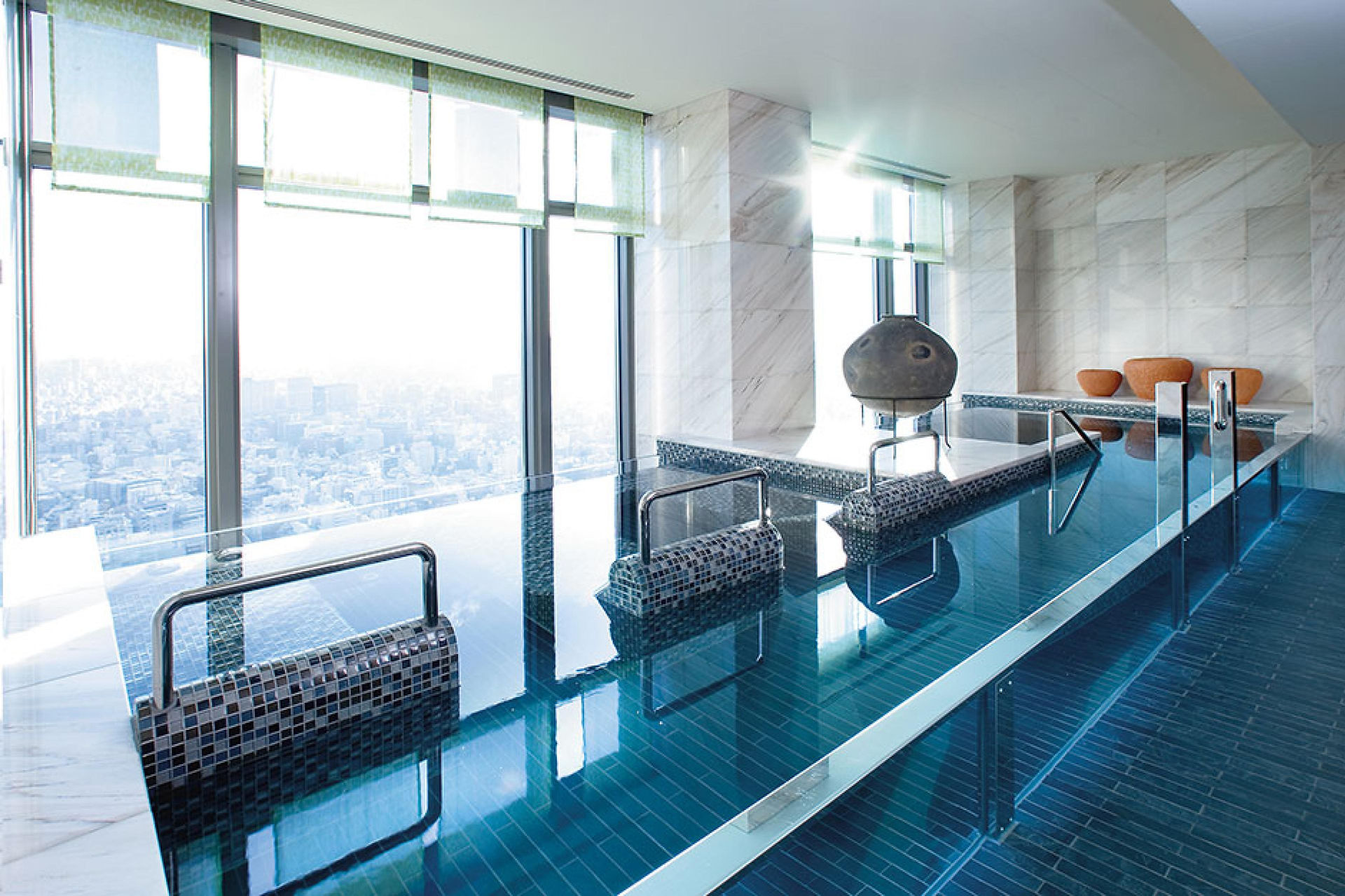 The Mandarin Oriental Tokyo 5-star Luxury Hotel pool