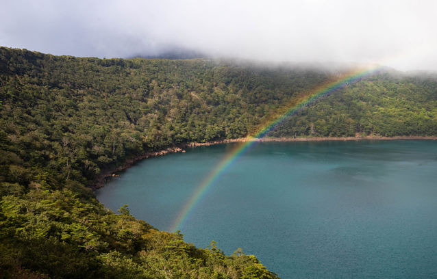 kirishima hike lake-2.jpg