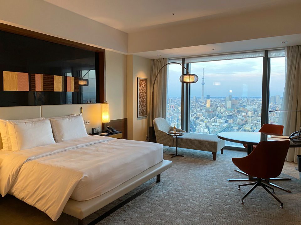 The Mandarin Oriental Tokyo 5-star Luxury Hotel bedroom