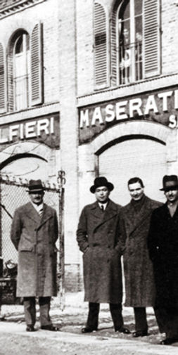 I-Fratelli-Maserati-davanti-alla-sede-di-Pontevecchio.jpg