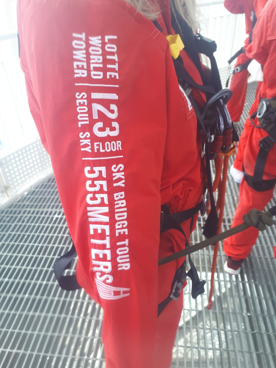 Lotte World Tower, Ausrüstung für die Sky Bridge Tour