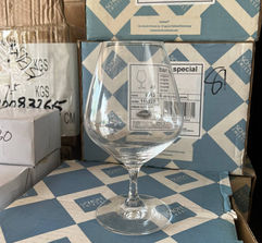 Glassware and wine glasses, pre-owned hotel supplies