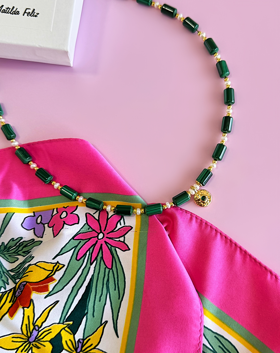 Necklace with malachite 