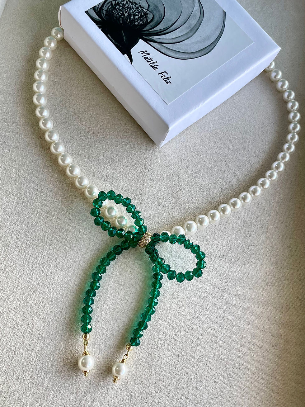 Thumbnail: Necklace with a bow