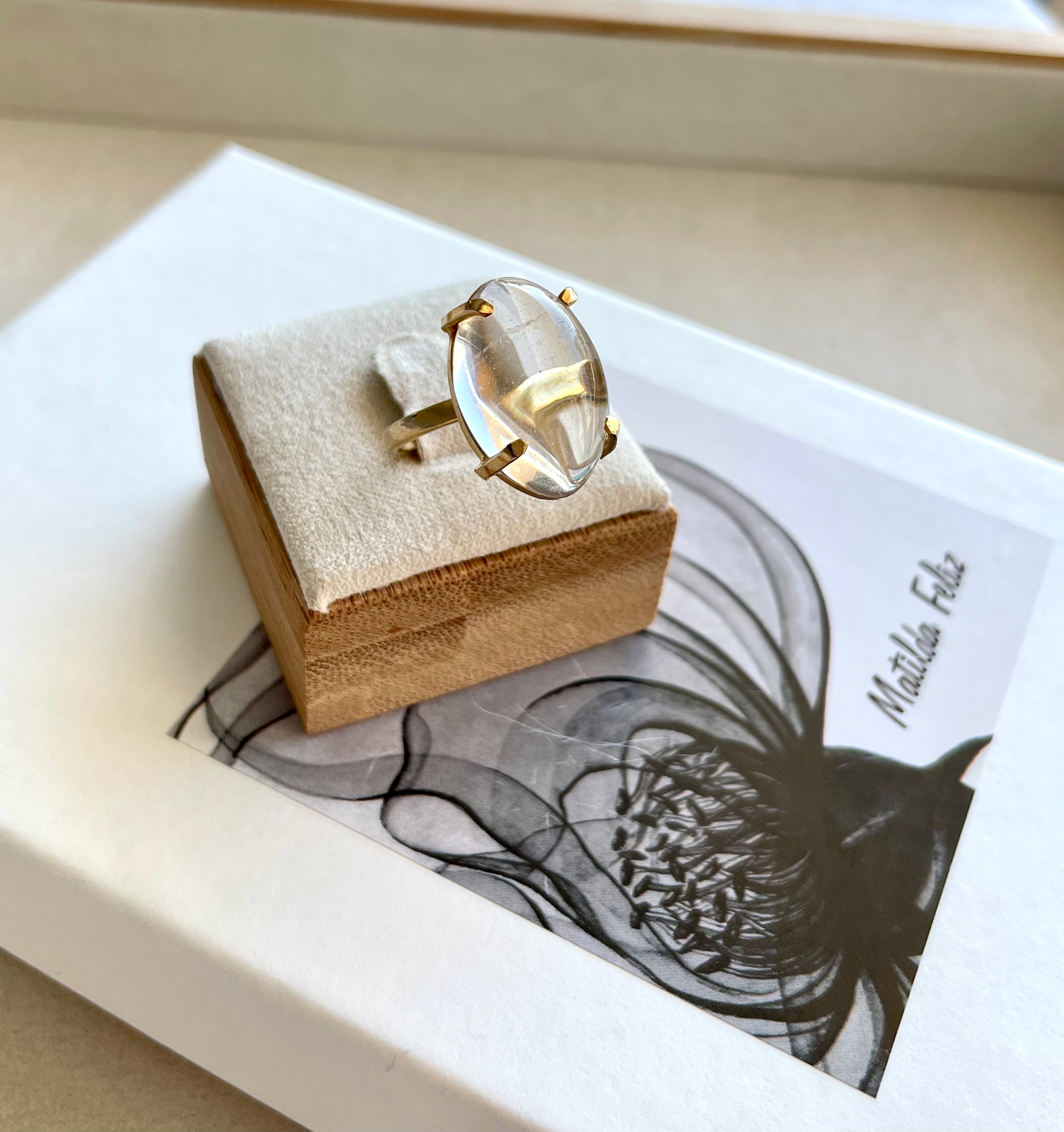 Ring with rhinestone 