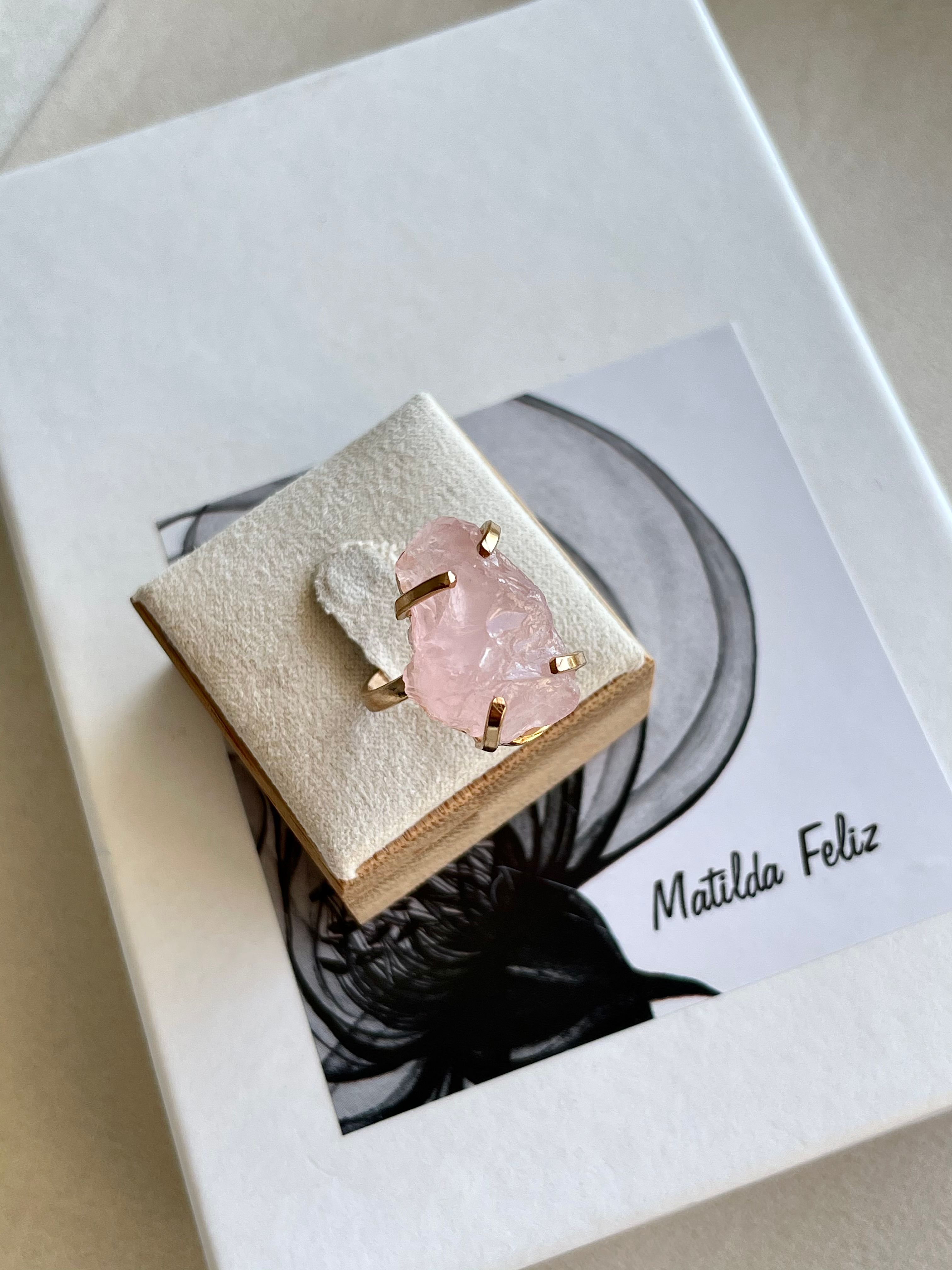 Ring with rose quartz 