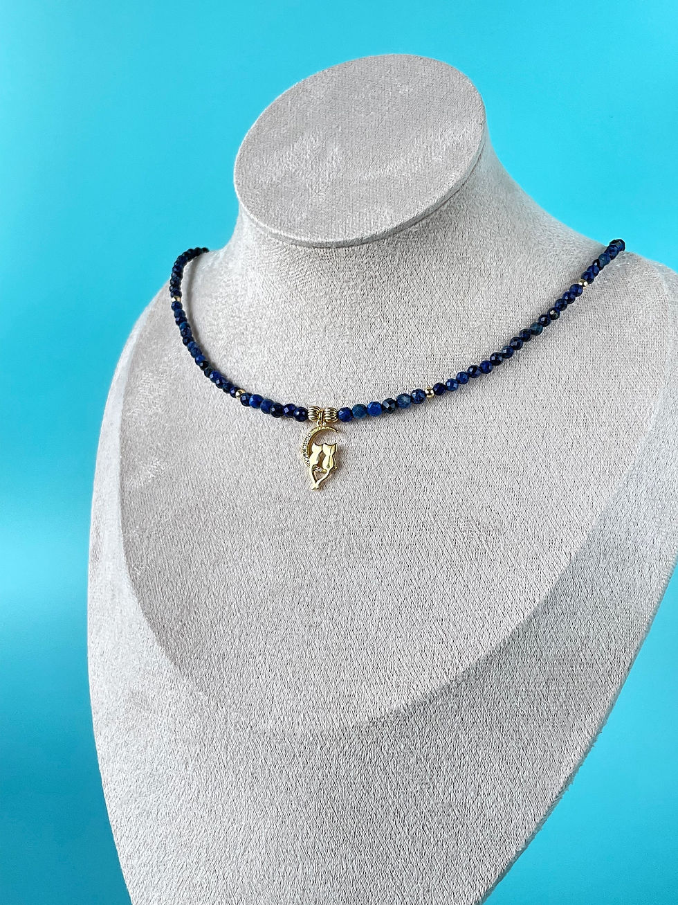 תמונה ממוזערת:  Necklace with lazurite 
