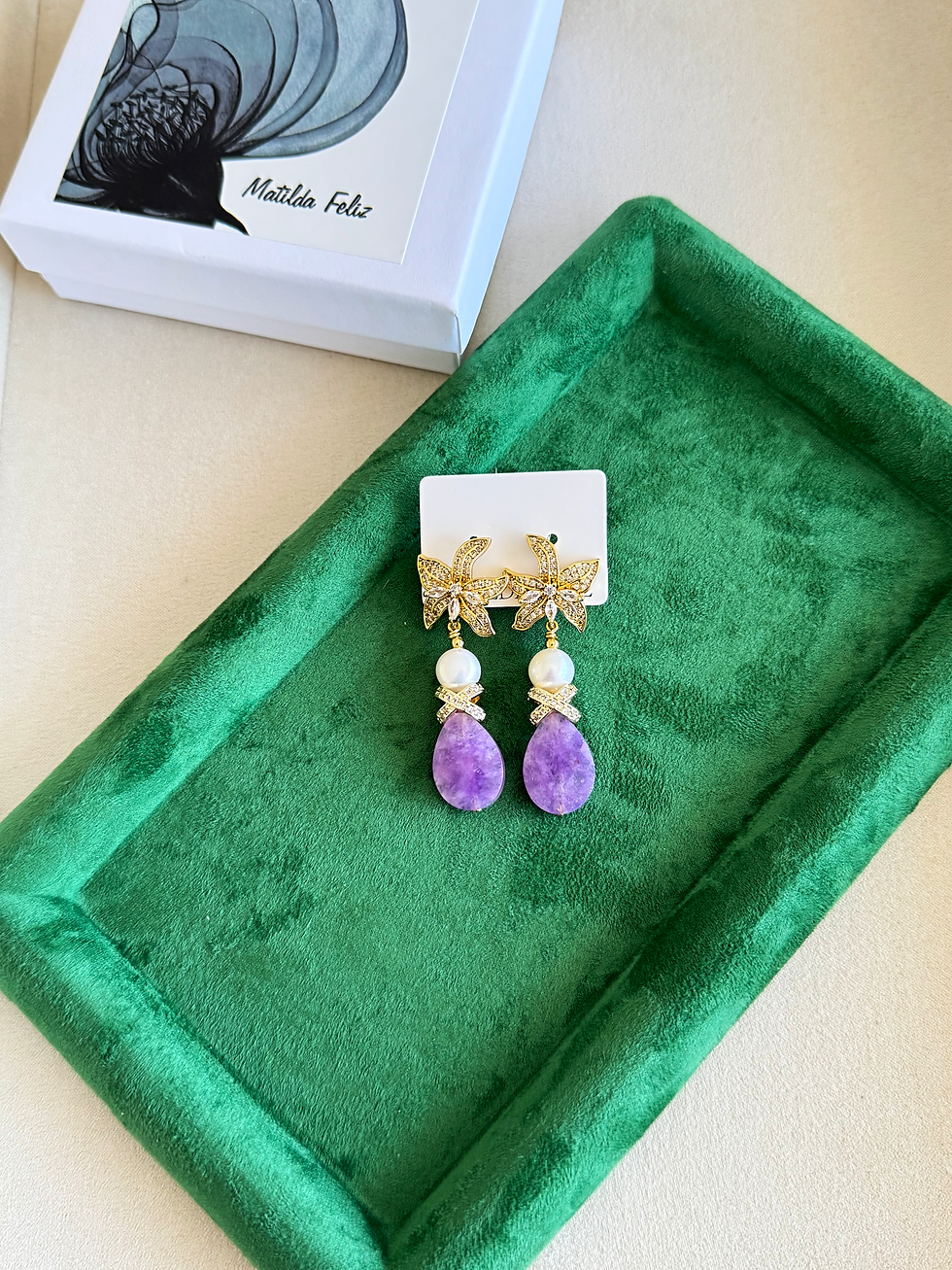 Миниатюра: Earrings with pearls and chalcedony 