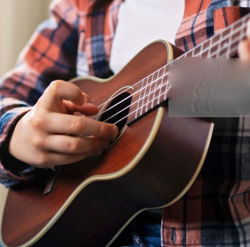 UKELELE
