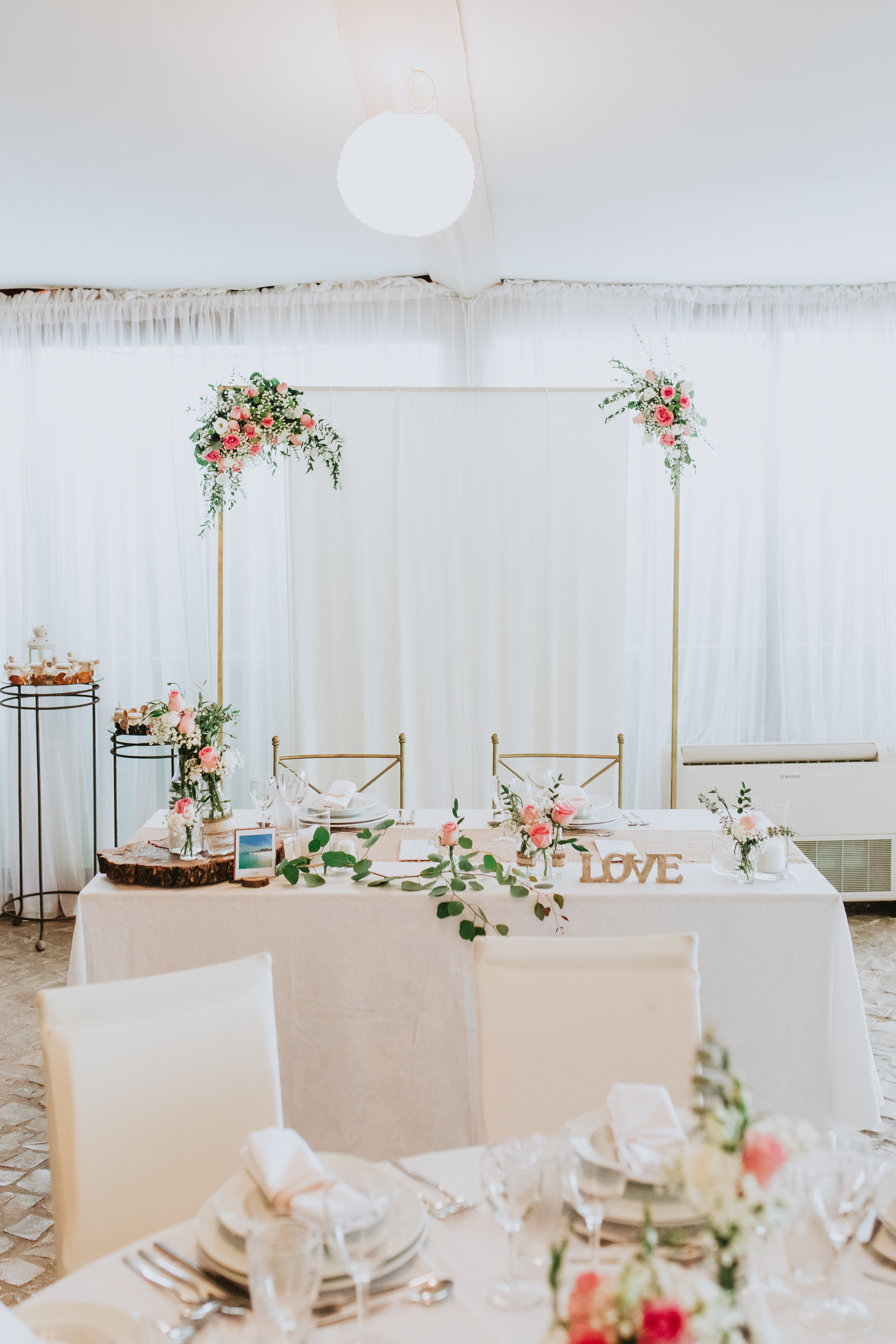 Pormenor decoração mesa noivos