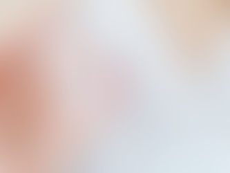 une pilule à la main