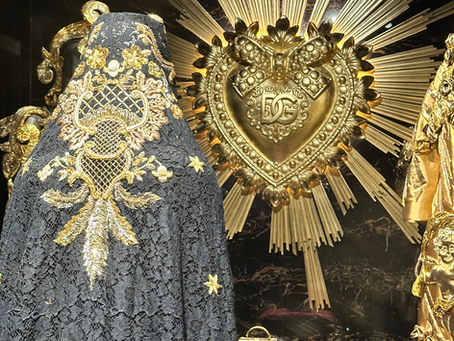 Quando a Moda Comunica EmoƧƵes: a exposição Dolce & Gabbana em Roma āDo Coração para as MĆ£osā