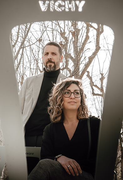 Photograhie de Bonjean Anaïs designer d'espace chez 9 février architecture intérieure avec son collaborateur Michael Roy maître d'oeuvre chez EMC Concept. Photo dans les parcs de Vichy