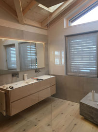 Badmöbel Tanne mit Waschtisch Corian weiß und Spiegelschrank
