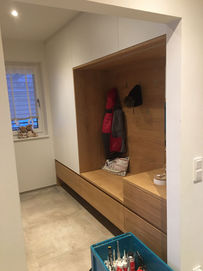 Garderobe weiß mit Eiche kombiniert