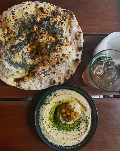 Hummus health benefits. Hummus vegan.