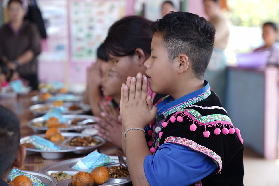 เลี้ยงอาหารและขนม