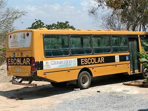 Ônibus Escolar de Montadas está abandonado a mais de 03 meses em Lagoa de Dentro/BR-230