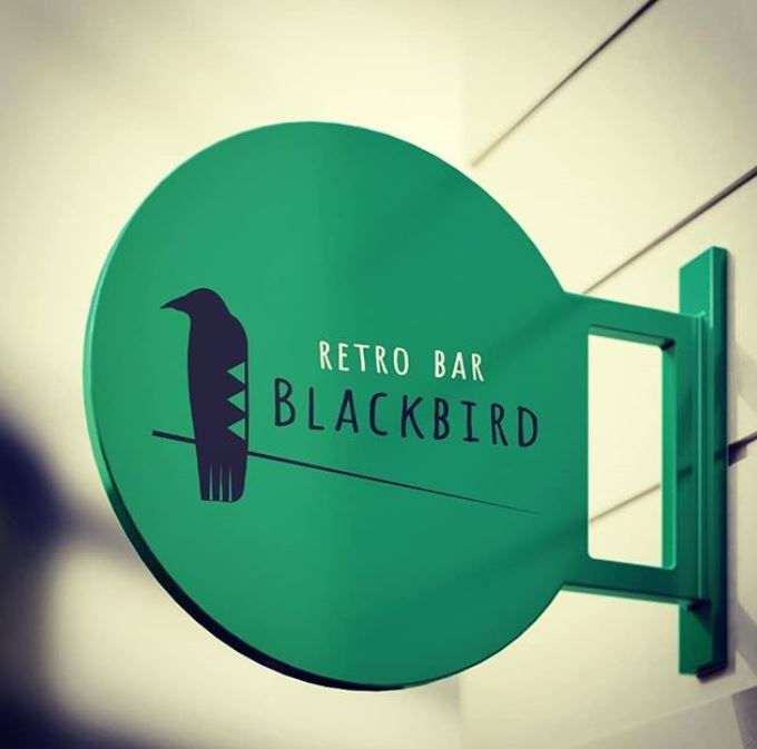 לוגו לרטרו בר