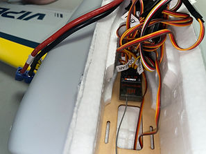 For receivers with gyro function, it is NOT recommended to use velcro!