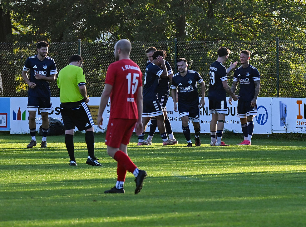 Jubel nach dem 2:0 durch Adi