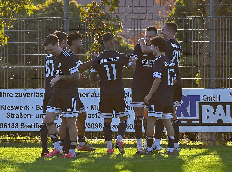 Jubel nach dem 1:0 durch Simon