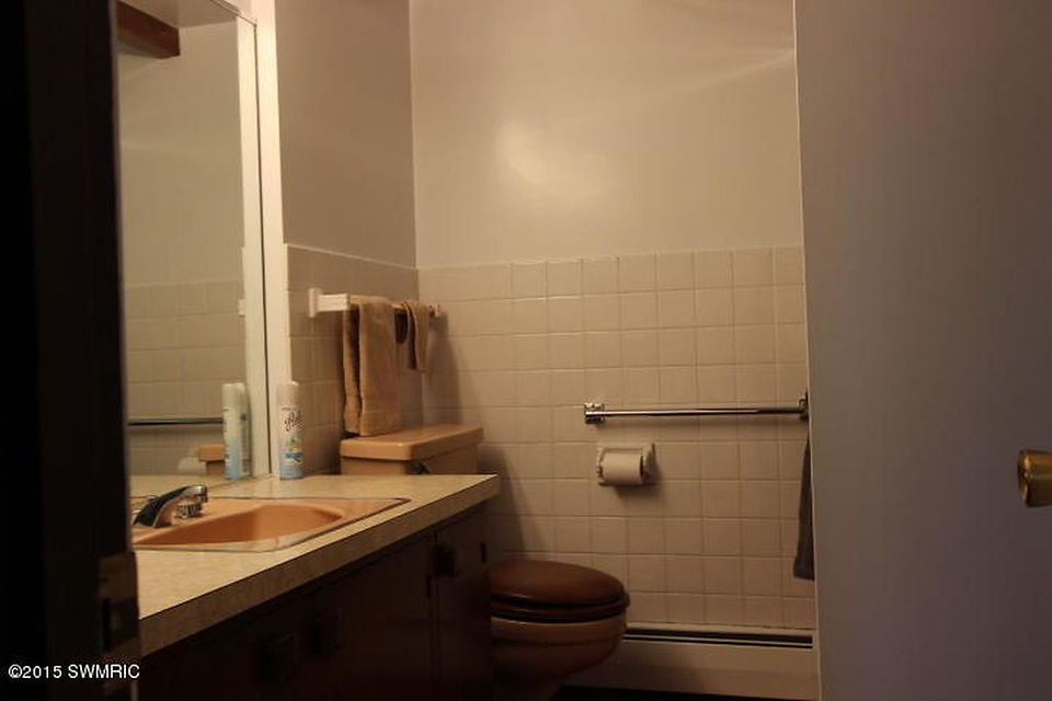 upstairs bathroom-before