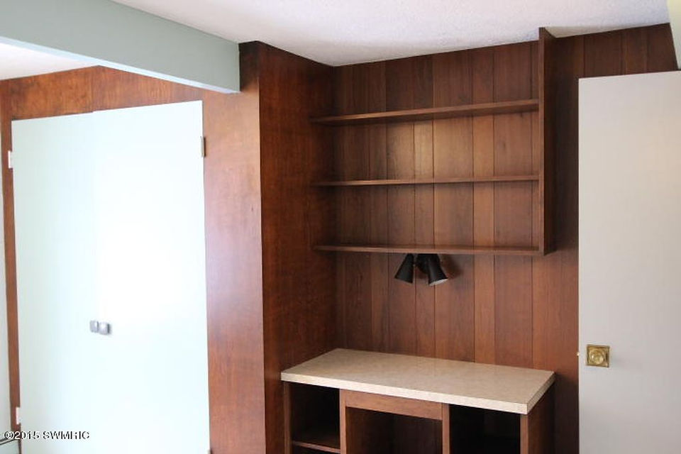 desk-before