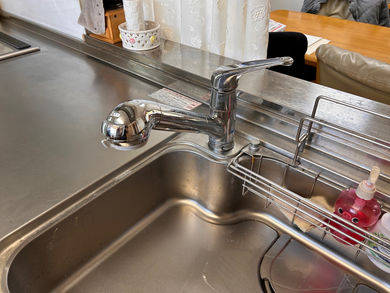 キッチン水漏れ　混合水栓交換