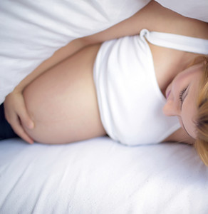 Femme enceinte au repos