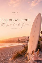 Spiaggia al tramonto con tavola da surf e gelato.