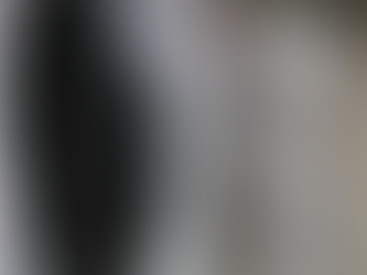 Why does Scratch Studio use the Neumann U87ai microphone for vocals?