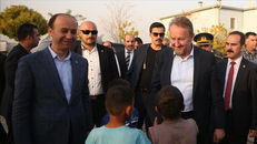 Bosnian leader visits Syrian refugees in Turkey